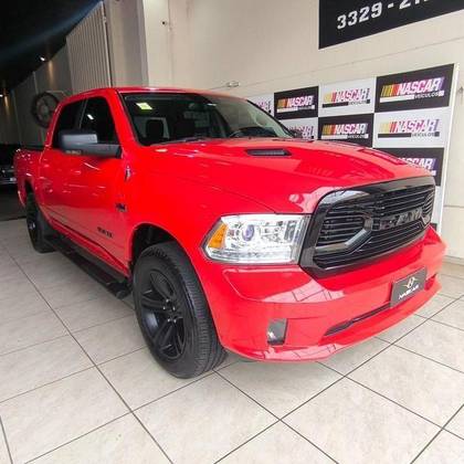 RAM CLASSIC 5.7 V8 GASOLINA LARAMIE NIGHT EDITION CD 4X4 AUTOMÁTICO
